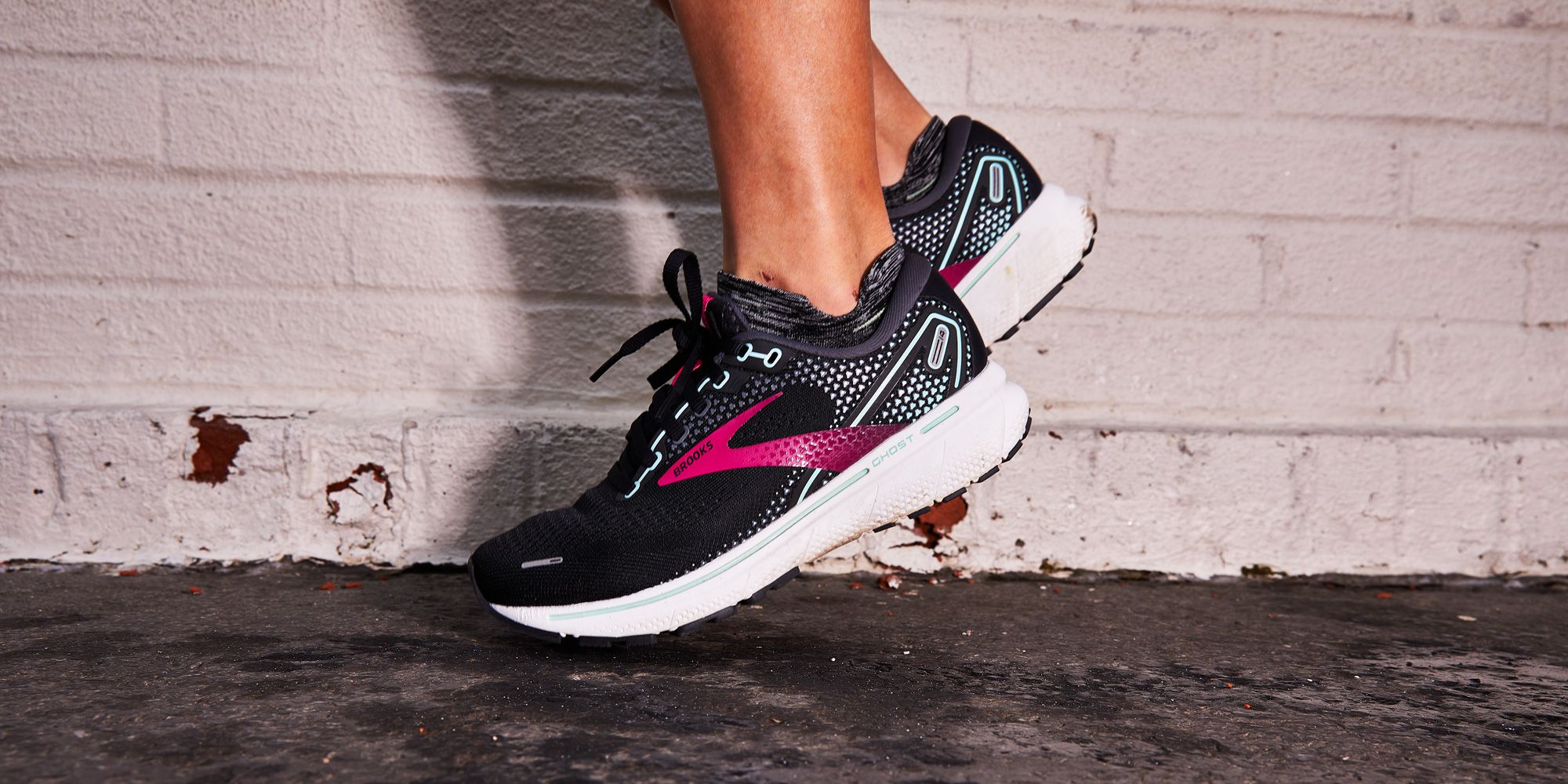 · Running Shoes With Heel Support
